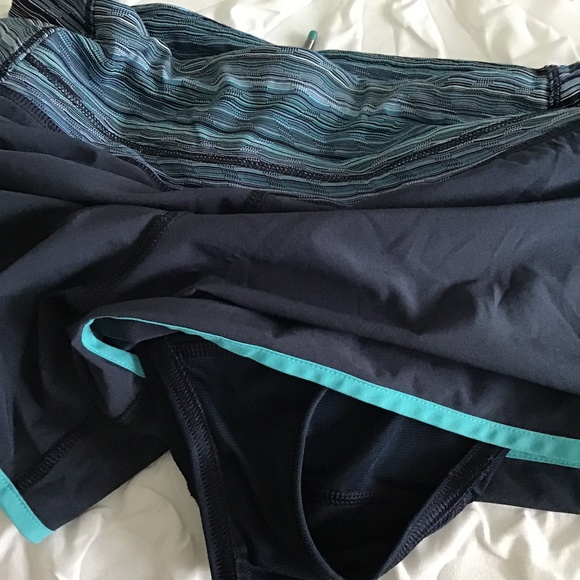 Women’s lululemon navy shorts - Picture 5 of 5